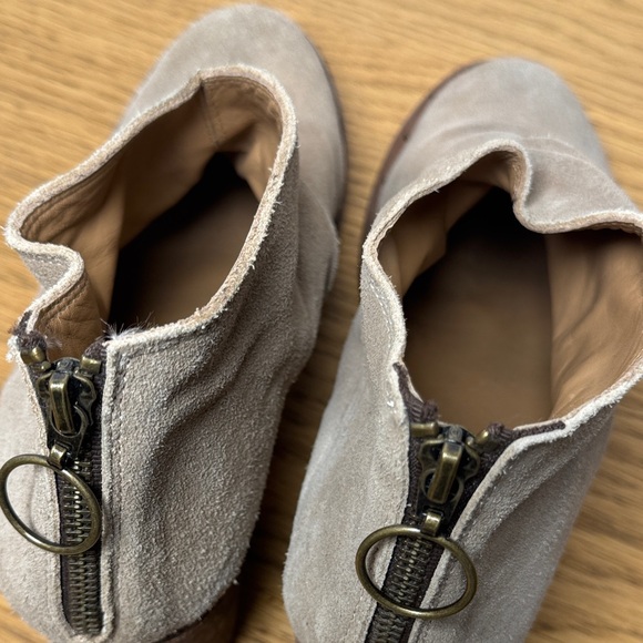 BEEK Eaglet Block‎ Heel Sone/Taupe Tan Suede Slouchy Ankle Boots Back Zip Size 9 - Picture 11 of 16